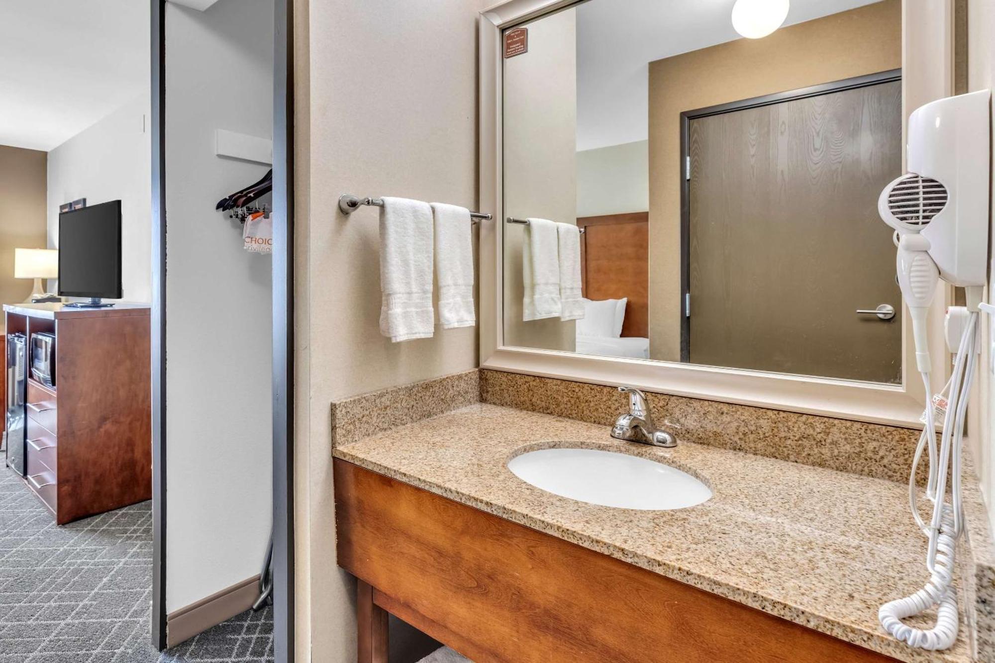 Comfort Inn Denver West Arvada Station Wheat Ridge Bagian luar foto