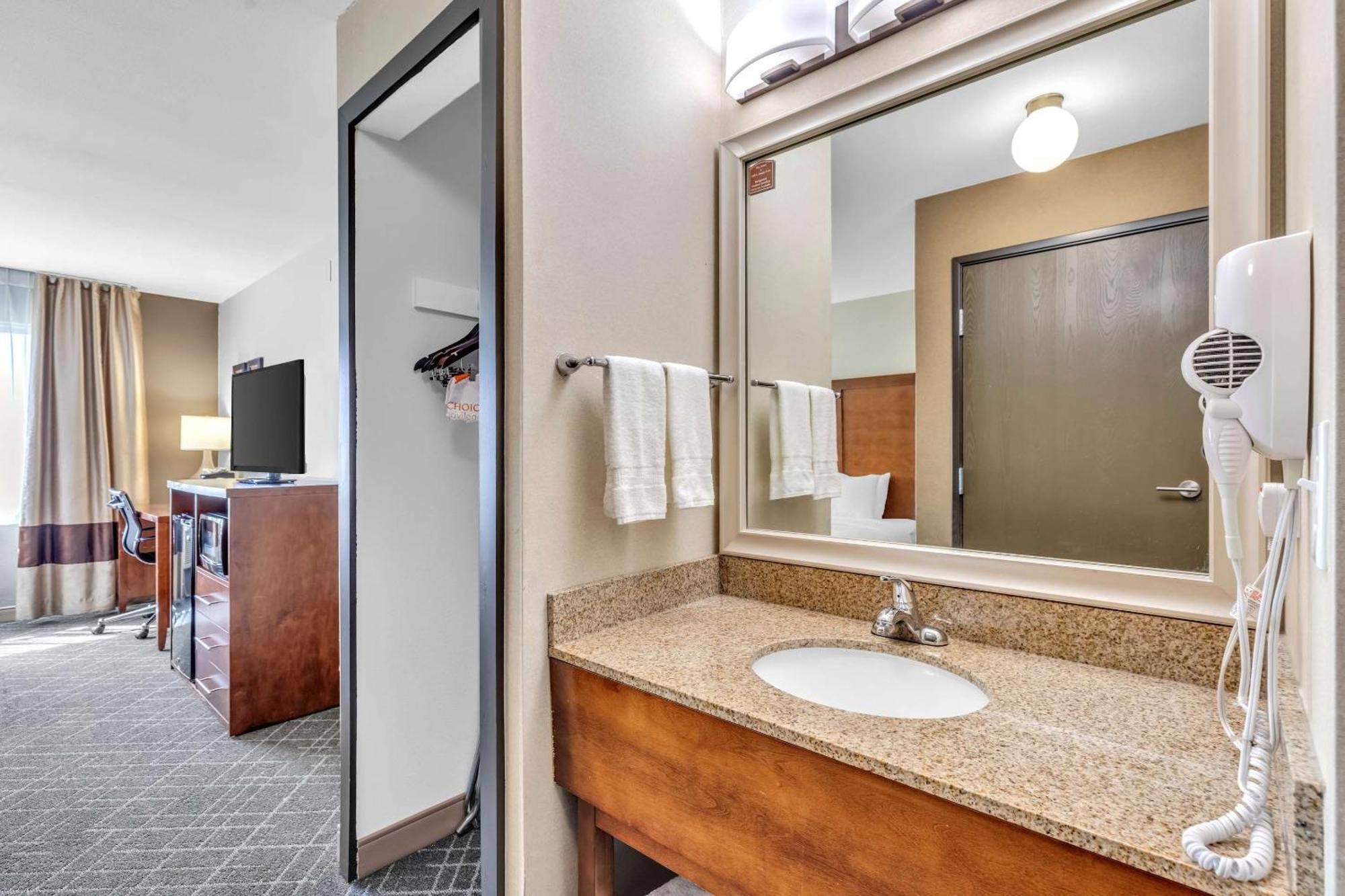 Comfort Inn Denver West Arvada Station Wheat Ridge Bagian luar foto